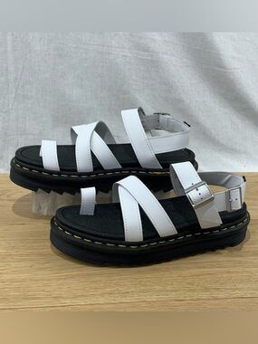 *NEW* Dr. Martens Avry Women’s Size 9 White Hydro Leather Strap Sandals